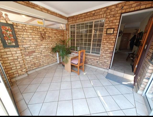 2 BEDROOM HOUSE FOR SALE IN SINOVILLE